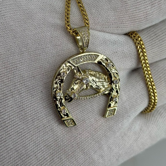 925 Sterling Silver 18K Gold Plated Horse Head Horseshoe Pendant Iced CZ 10g - Picture 3 of 7